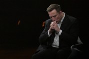 阜宁特斯拉股价收涨超3%：特朗普无意沟通，马斯克父亲劝儿子低头